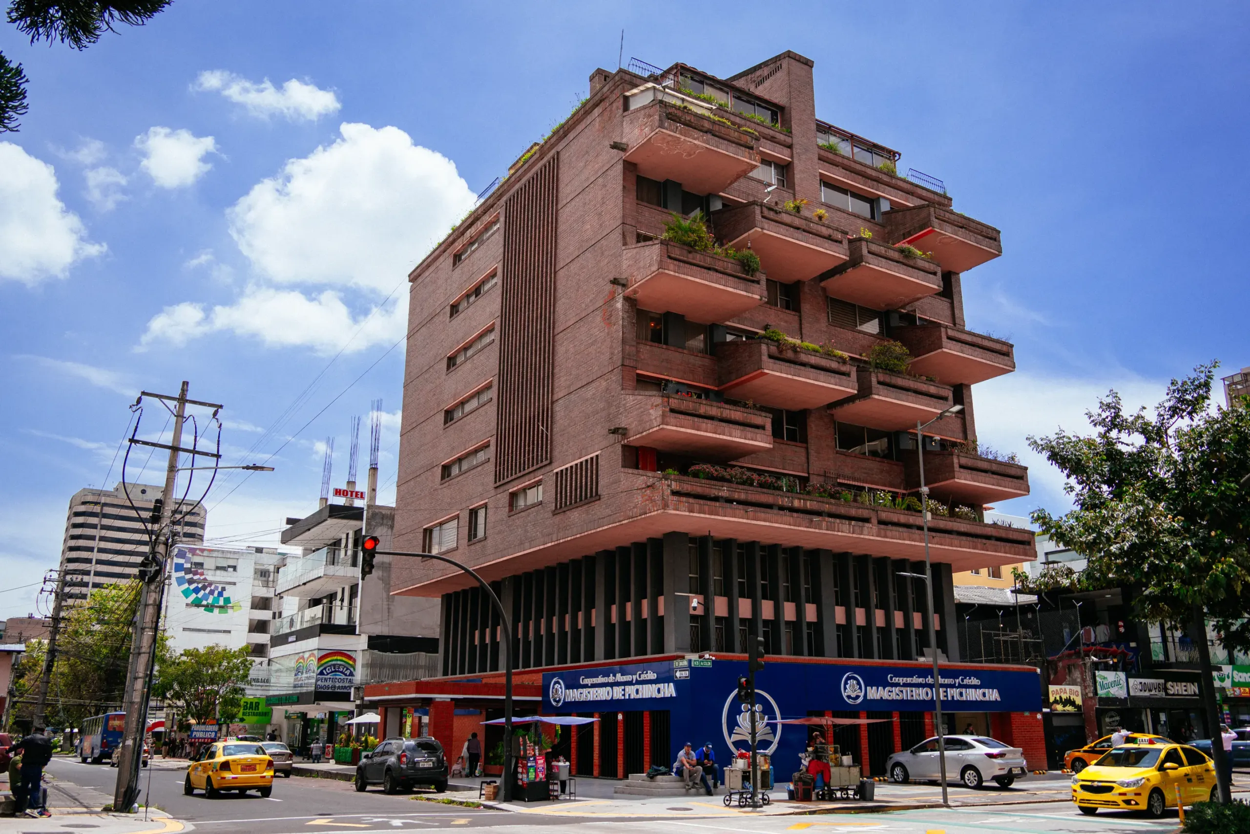Grandes arquitectos del siglo XX dejaron su marca en la avenida Crist&oacute;bal Col&oacute;n
