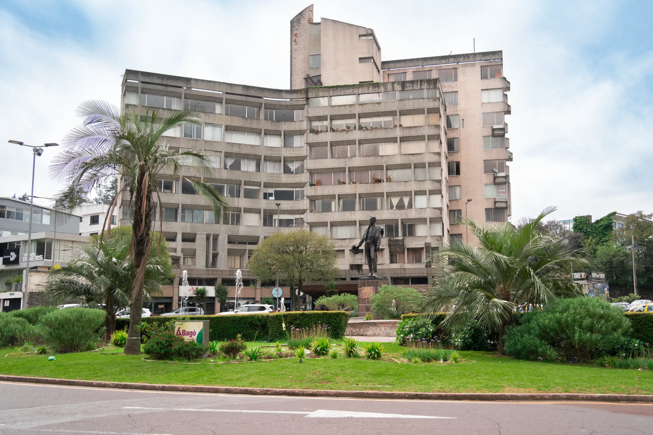 El edificio Artigas, obra del gran arquitecto Milton Barrag&aacute;n