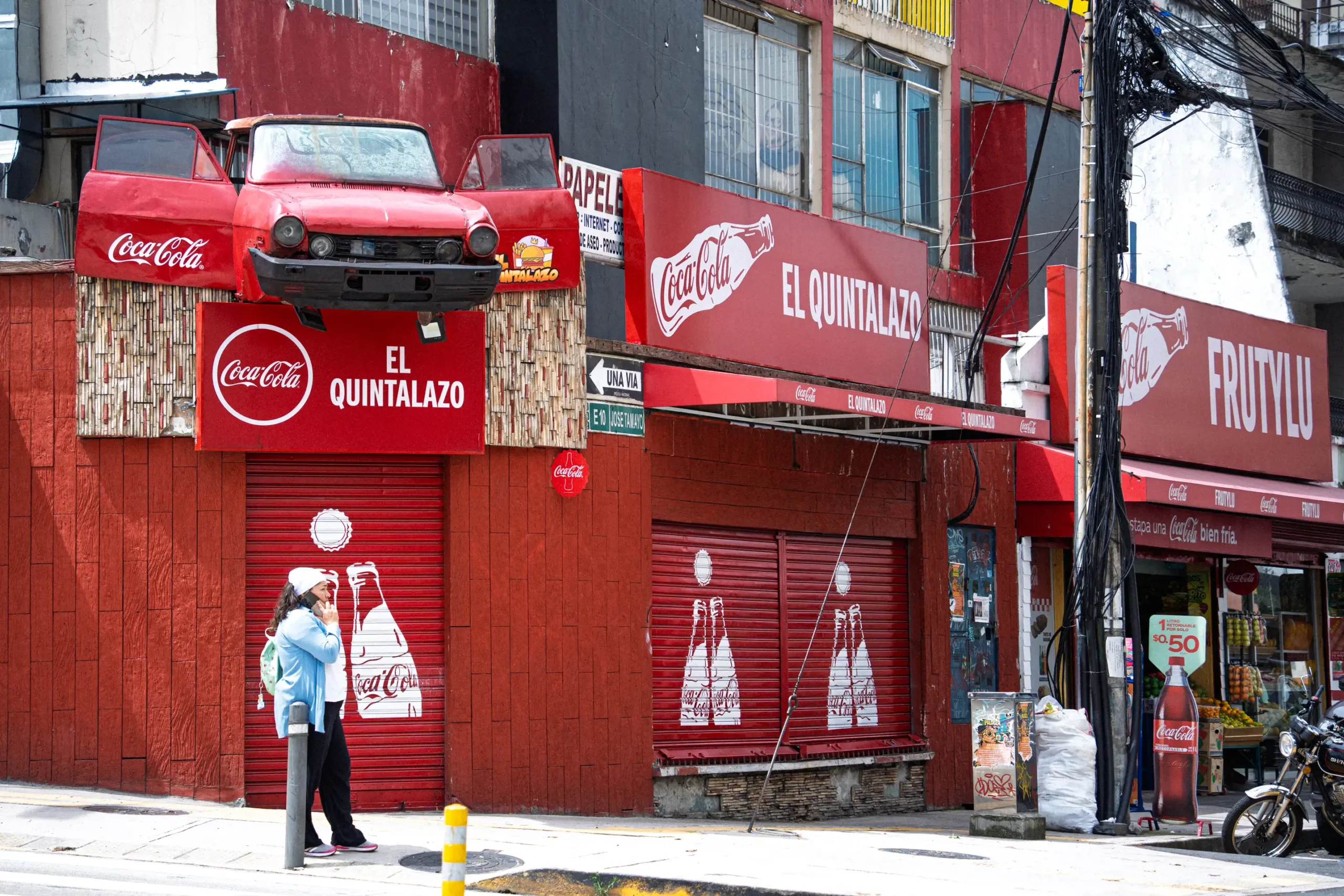 El Quintalazo, color potente en una esquina