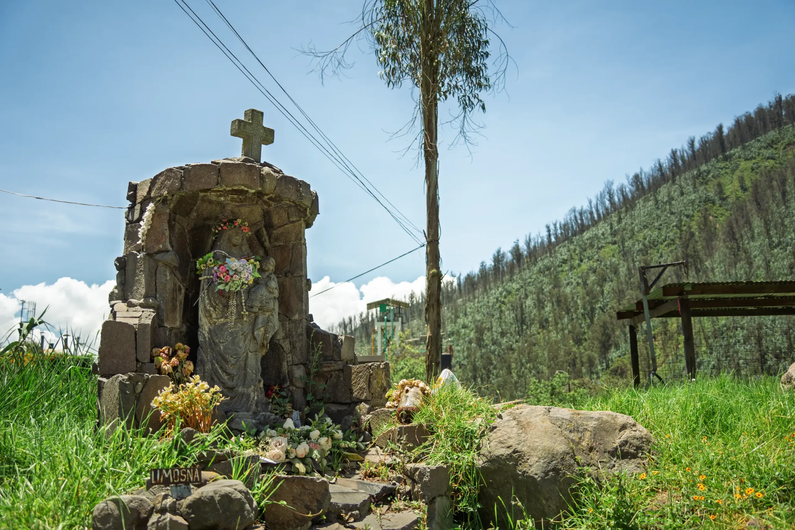 Al pie de la quebrada, la Virgen Mar&iacute;a protege Gu&aacute;pulo