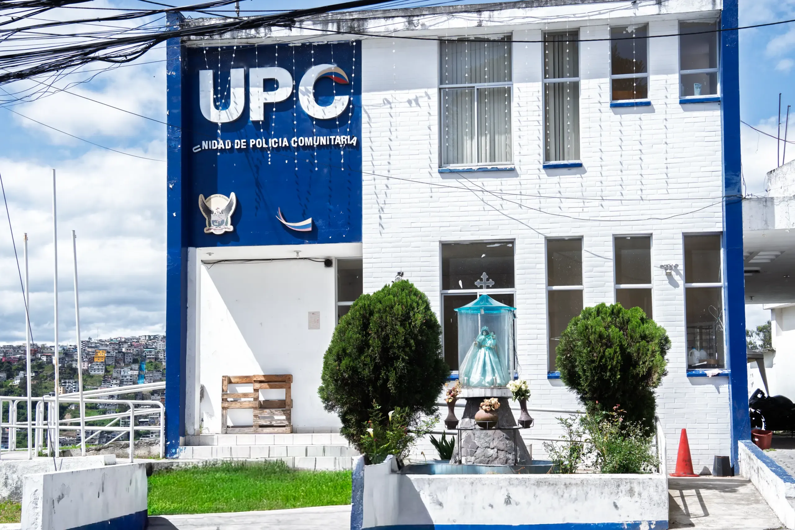 Si la polic&iacute;a no puede con el crimen, la Virgen es el recurso barrial