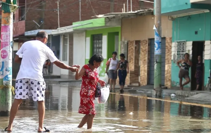 Una torrencial lluvia en marzo de 2023 inundó las principales calles del centro de Piura y Castilla, en Perú. Foto: cortesía Ricardo Cuba / Agencia Andina