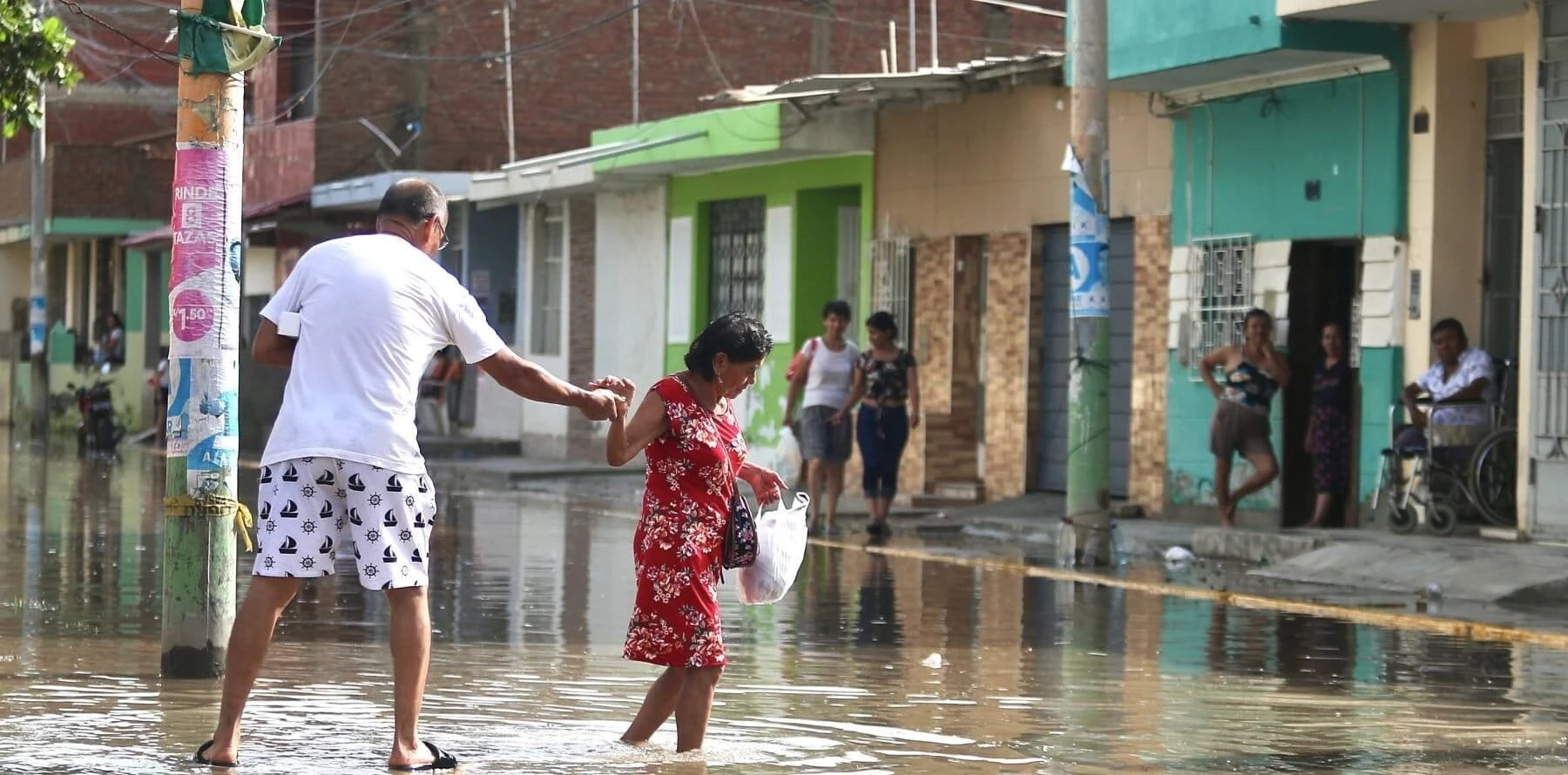 Una torrencial lluvia en marzo de 2023 inundó las principales calles del centro de Piura y Castilla, en Per&uacute;. Foto: cortes&iacute;a Ricardo Cuba / Agencia Andina