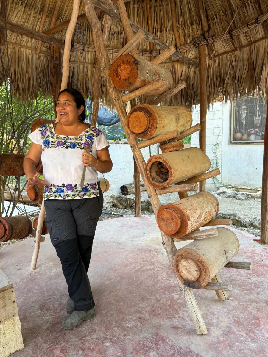 Valiana Aguilar y los jobones en el solar maya. Fotografía deValiana Aguilar.