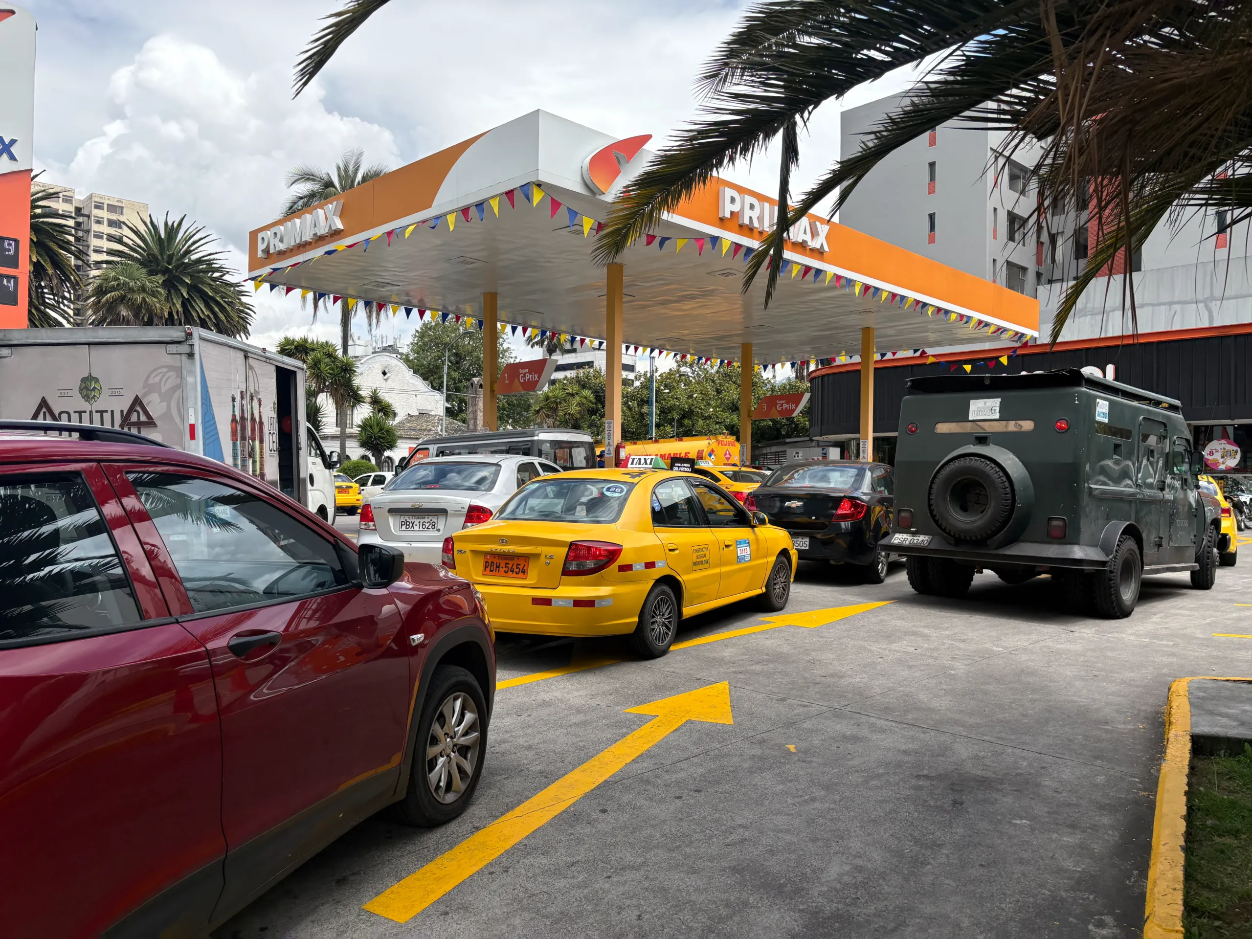 En Quito, hay due&ntilde;os de carros que dijeron que no hay gasolina Extra en estaciones de servicio.