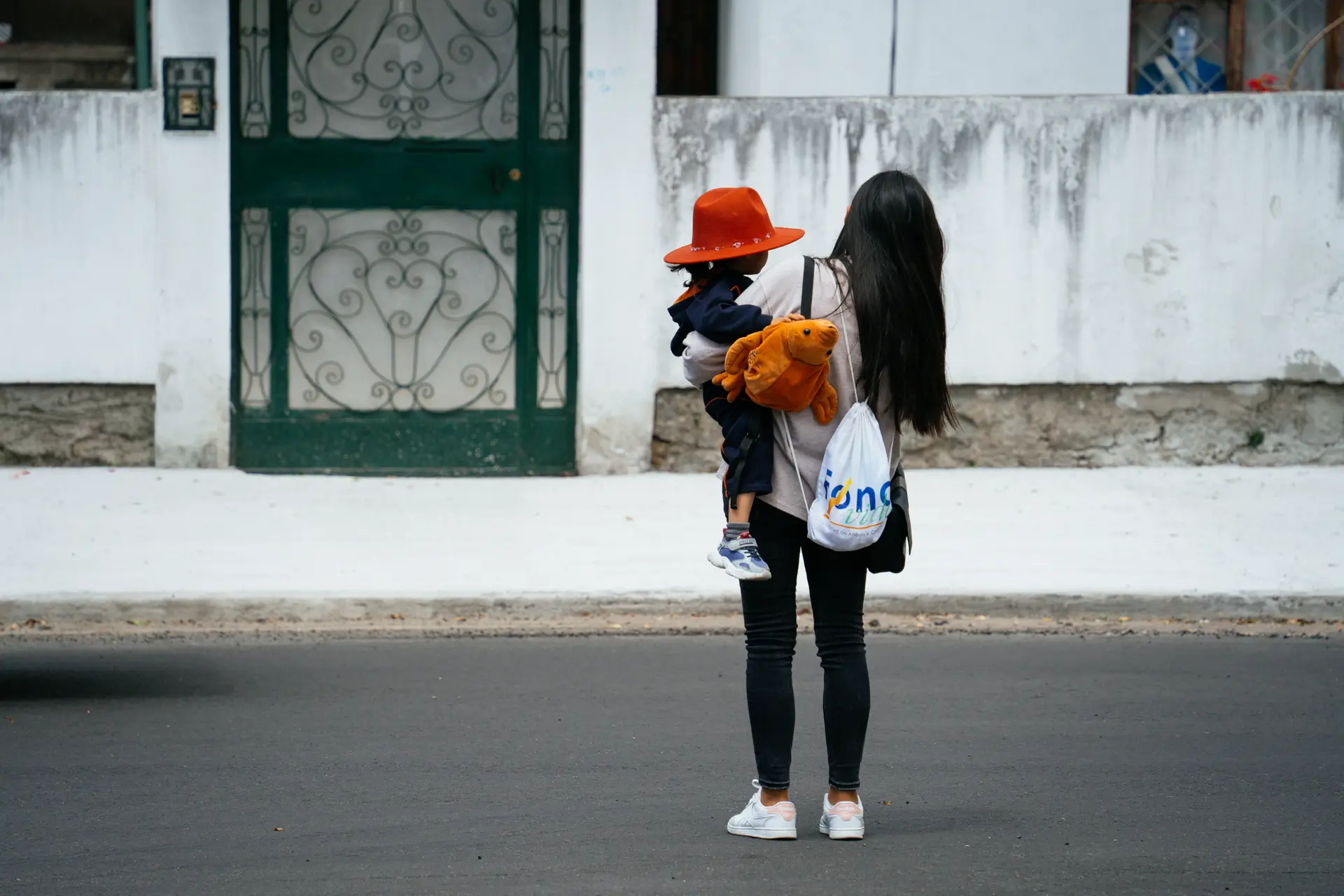 Sombreros, gorras, pañuelos, todo sirve Sombreros, gorras, pañuelos, todo sirve