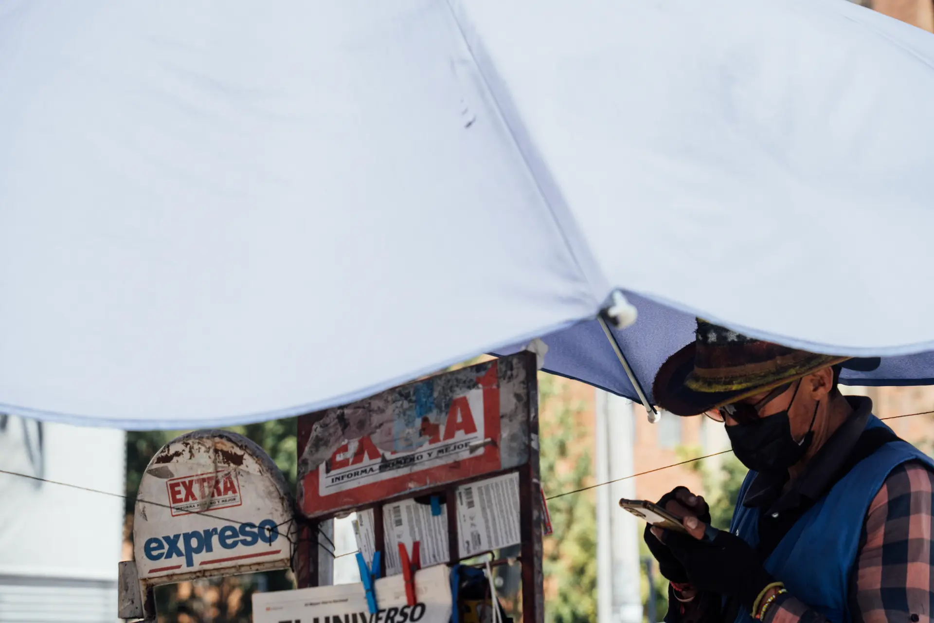 Trabajar en la calle es exponerse a la radiación UV y huir de ella Trabajar en la calle es exponerse a la radiación UV y huir de ella