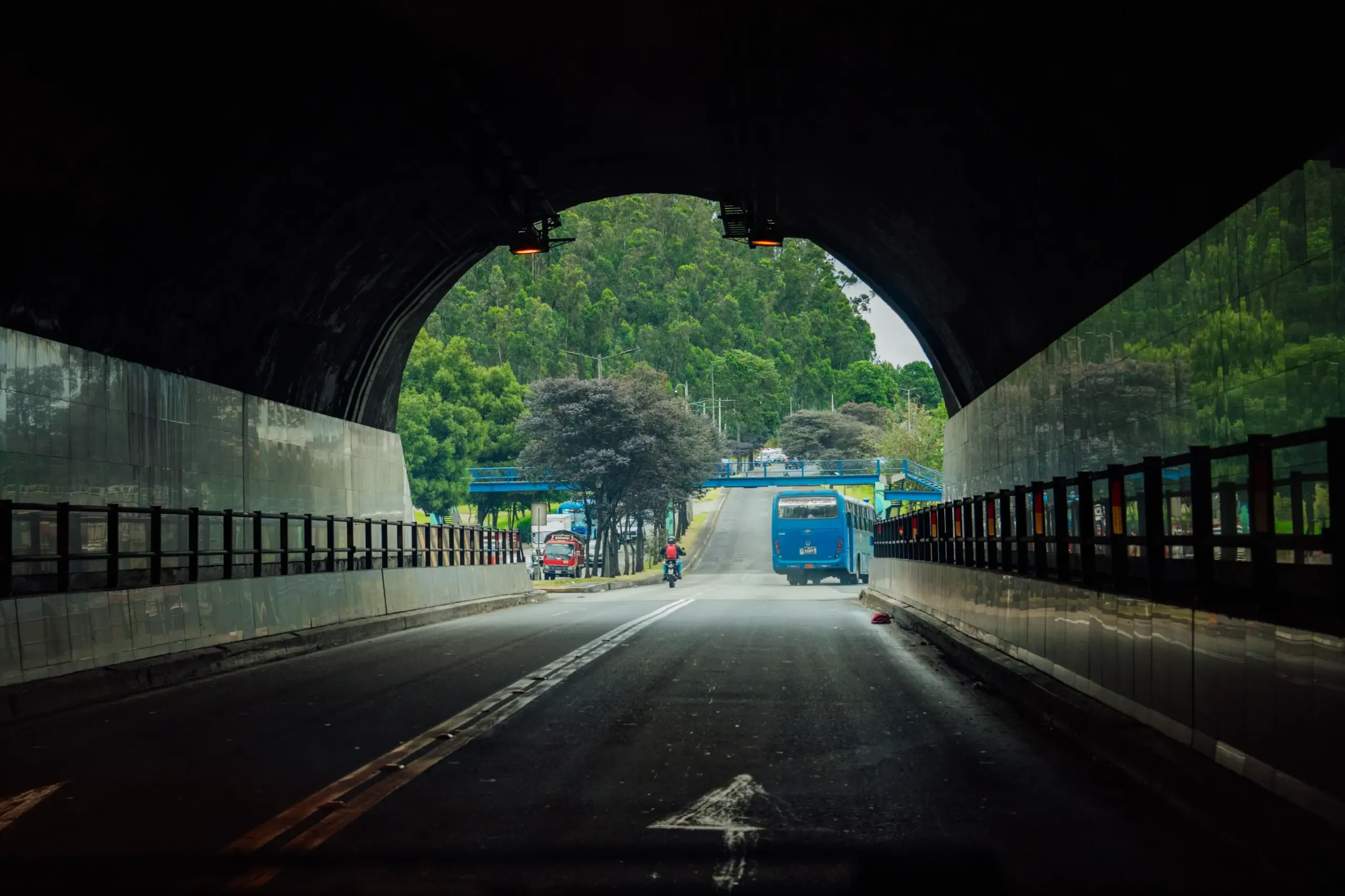 La avenida Occidental, que une los une