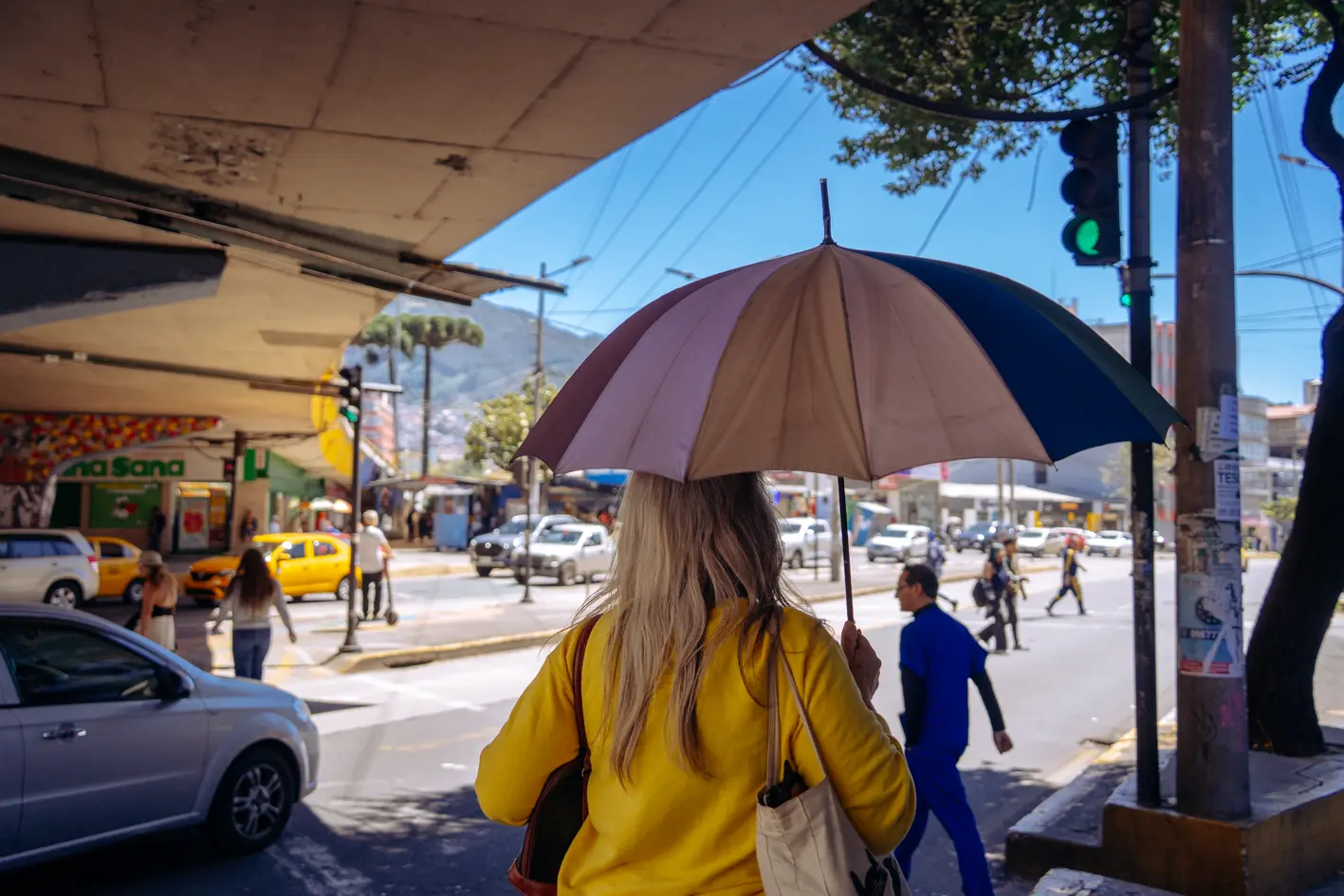 En la av. 10 de agosto, se crea un refugio del sol
