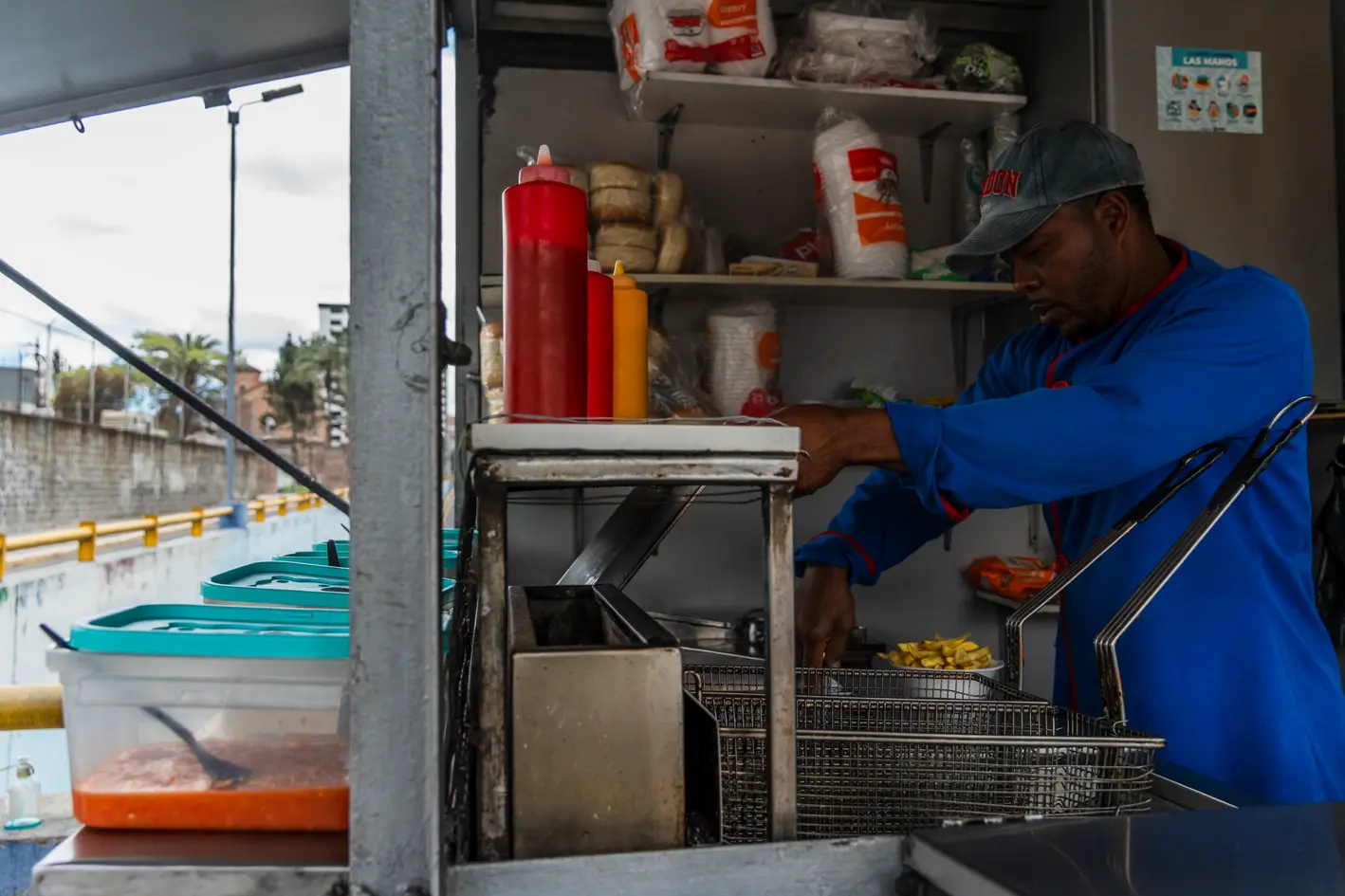 El se&ntilde;or de las salchipapas