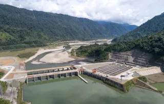 Coca Codo Sinclair es la hidroeléctrica con mayor capacidad de generación en Ecuador y es altamente dependiente de la humedad que viaja desde la Amazonía. Fotografía de la Corporación Eléctrica del Ecuador.