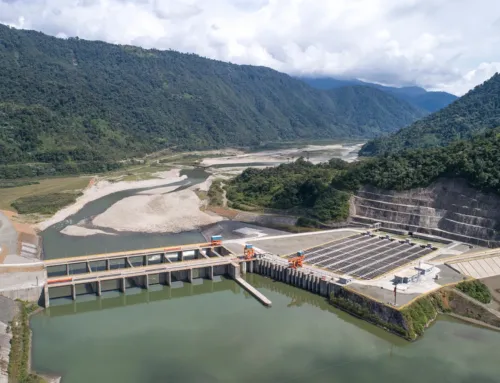 El agua que viene de la Amazonía ilumina y mueve a Ecuador