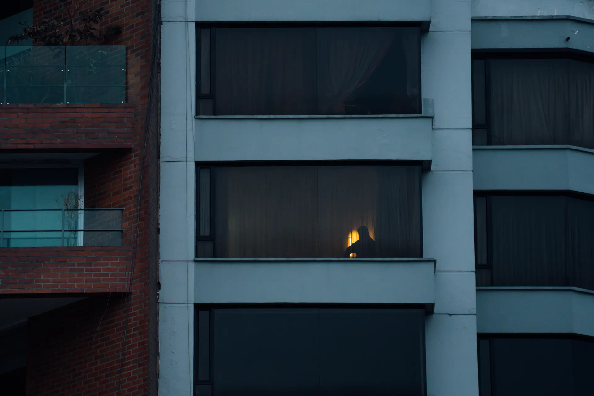 PERSONAS EN VENTANAS 10