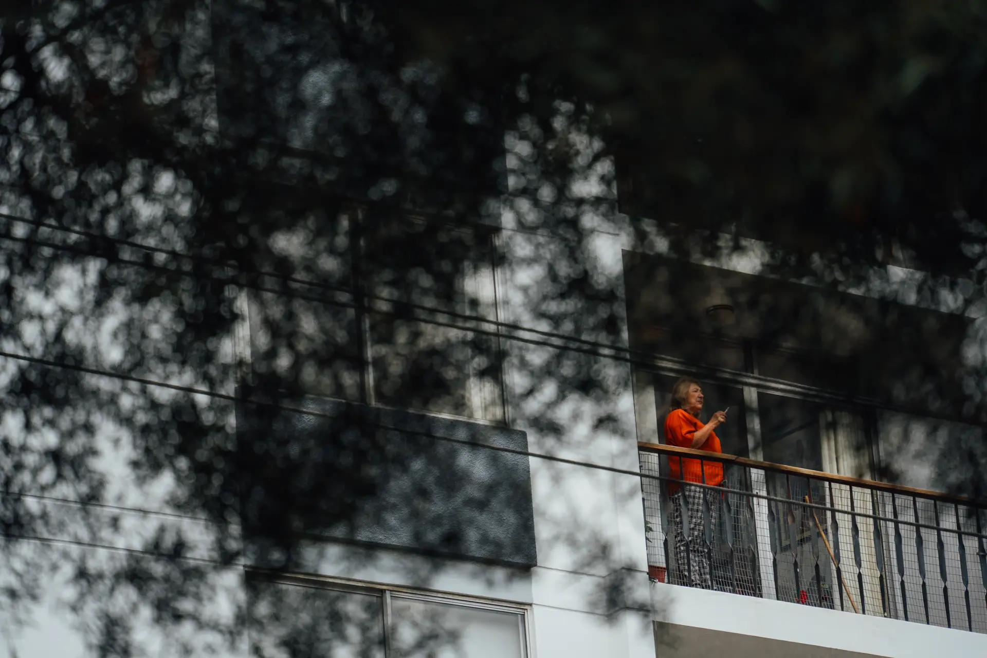 PERSONAS EN VENTANAS 6
